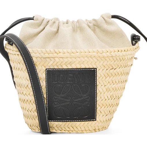 로에베 드로우스트링 버킷백 인 팜 리프 앤 카프스킨 내츄럴 블랙(L28*W18*H19cm)