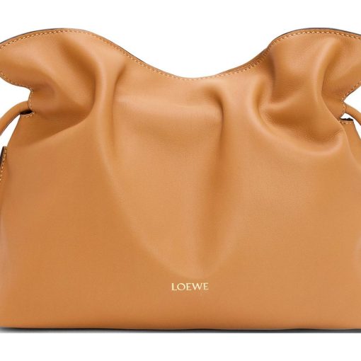 로에베 나파 카프스킨 미디움 플라멘코 클러치 웜 데저트(L30*W10.5*H24.5cm)