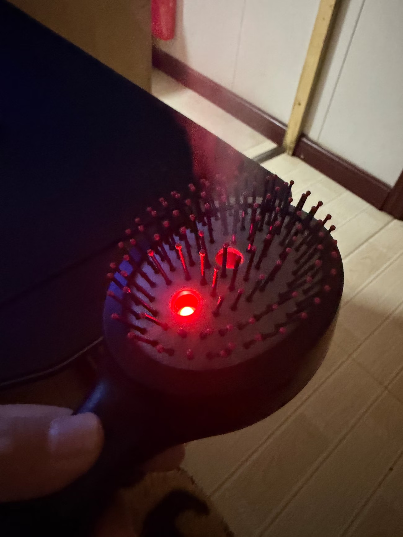 전동 두피 마사지 빗 진동 레드라이트 헤어 케어 브러시 영양액 분사 미스트 두피 마사지 모발 관리 빗 photo review